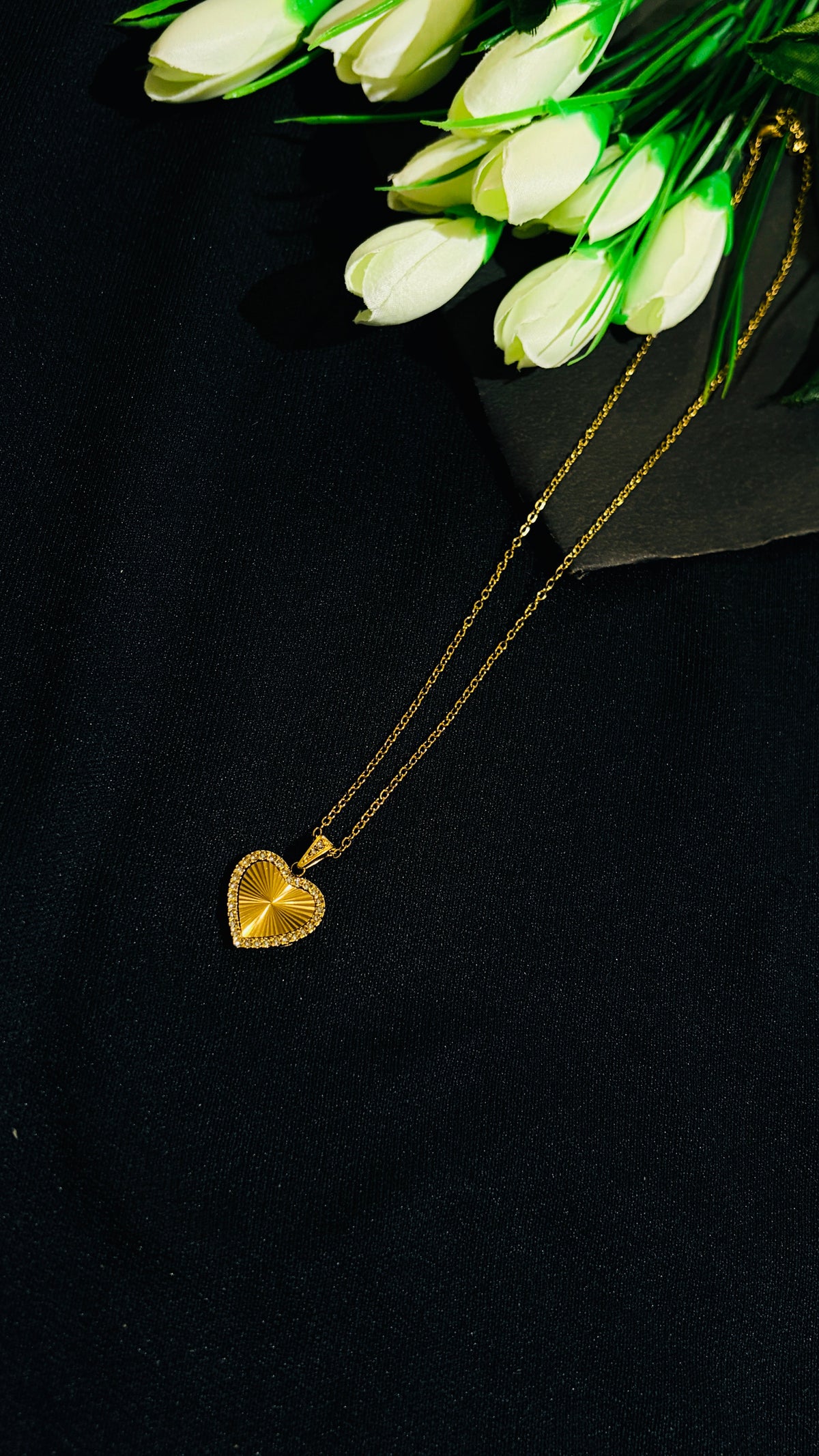 Heart Shaped Minimalist Antitarnish chain alternate view 1