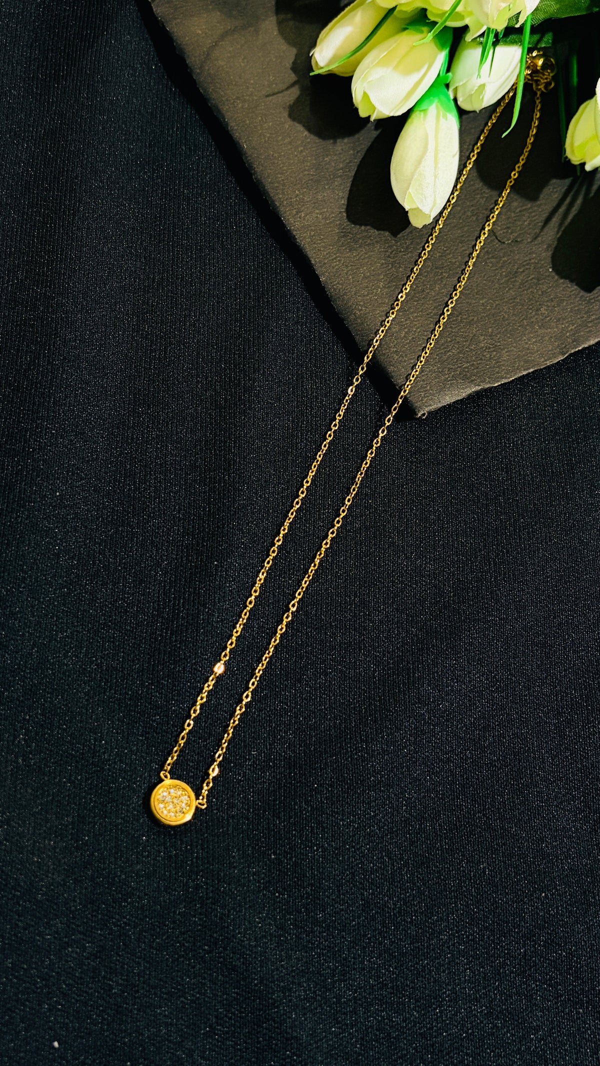 Round shaped minimalist Antitarnish chain alternate view 1