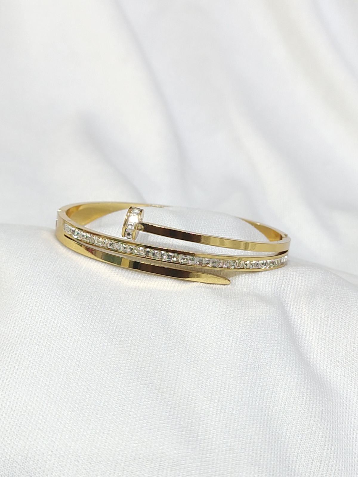 Anti-tarnish gold nail head bracelet with sparkling stones