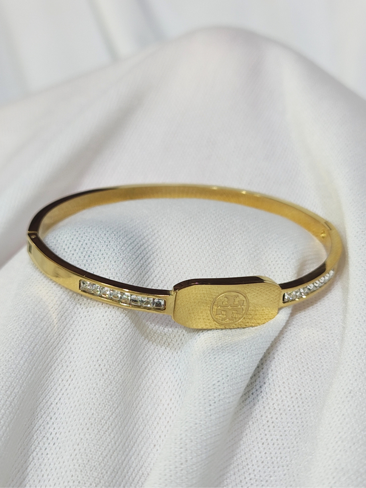 Anti tarnish gold-tone bracelet with crystal sides for women
