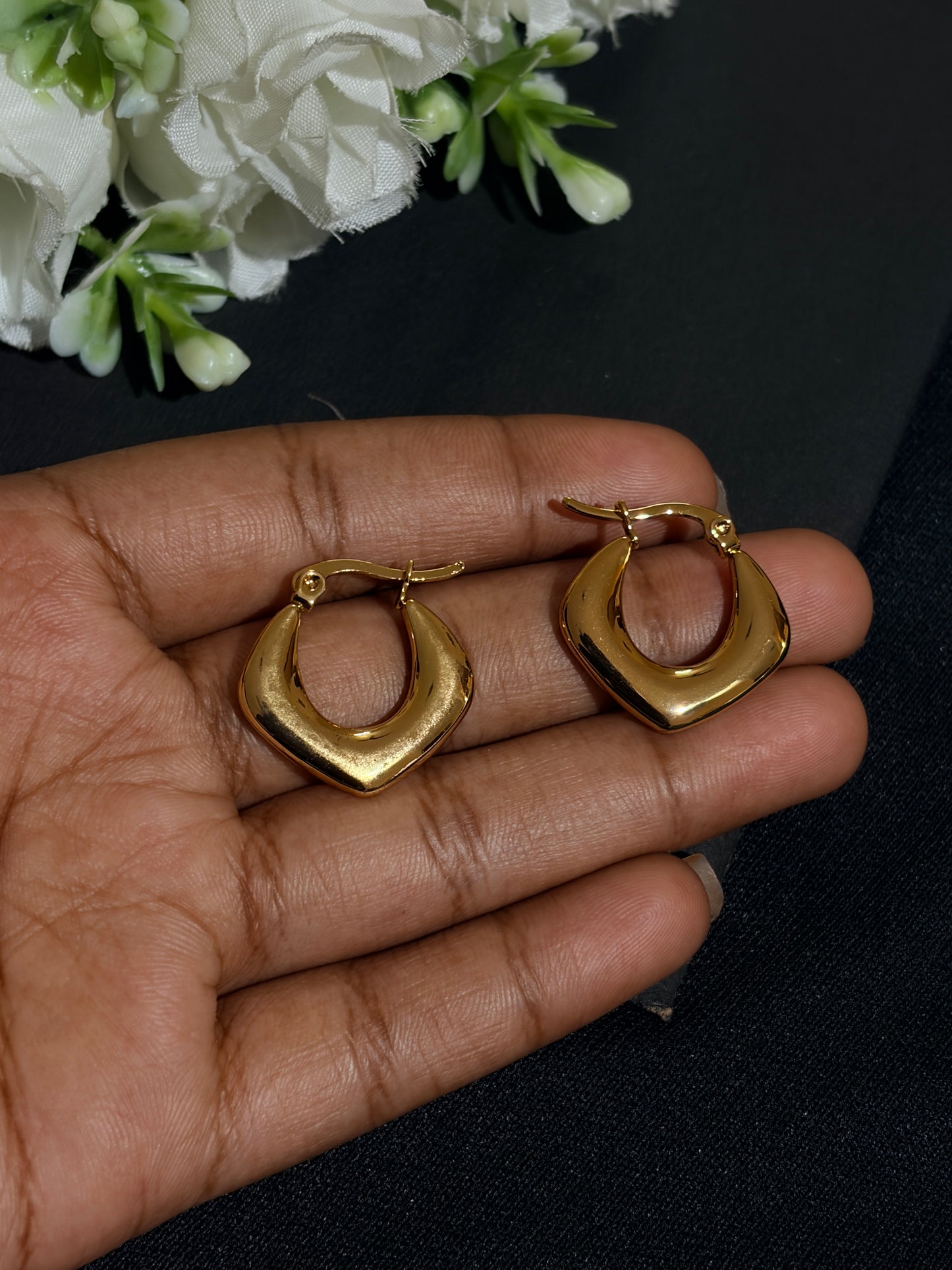 U Shaped Hoop Anti Tarnish Earings