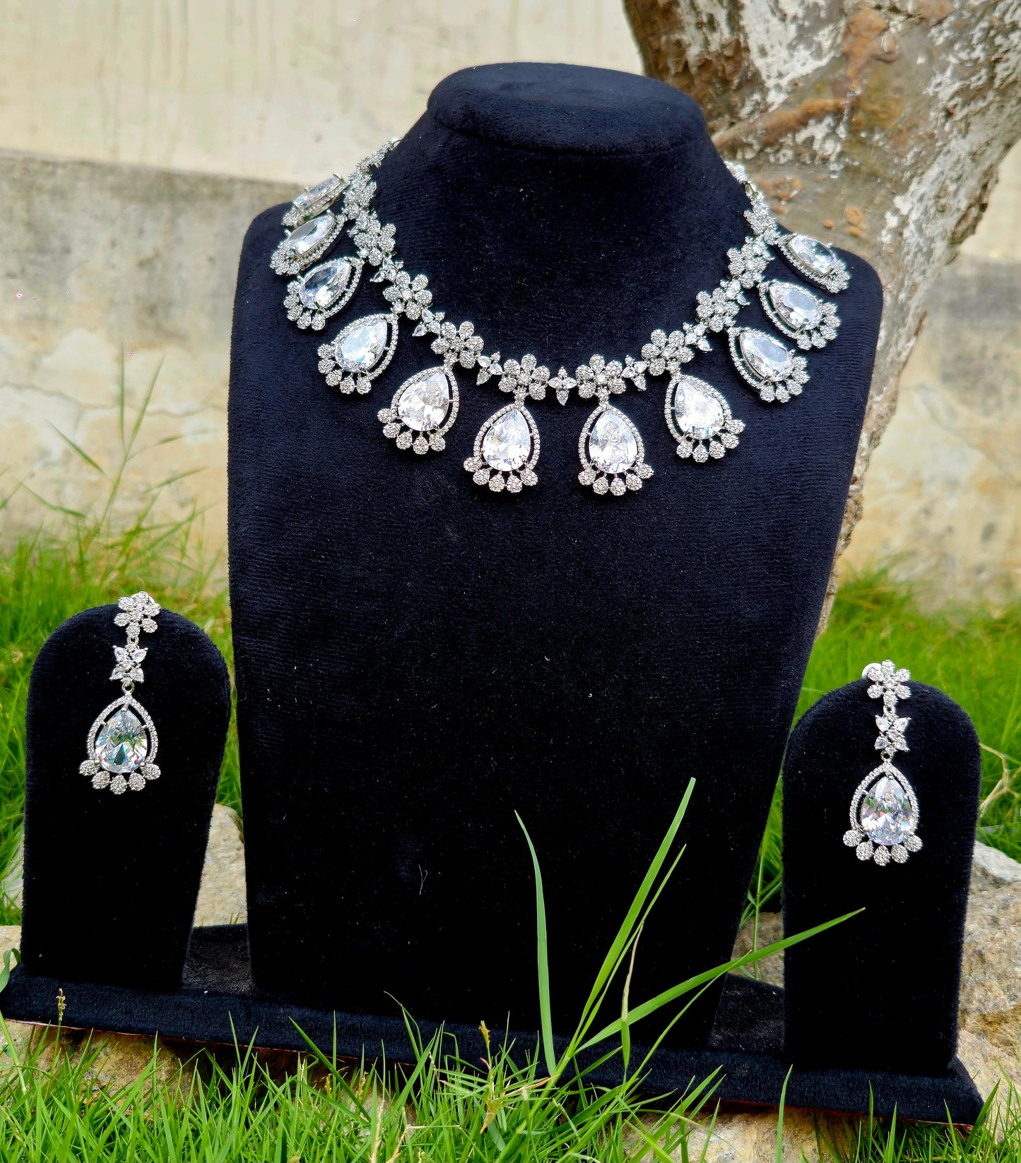 Brilliant Pear-Shaped American Diamond Teardrop Necklace Set
