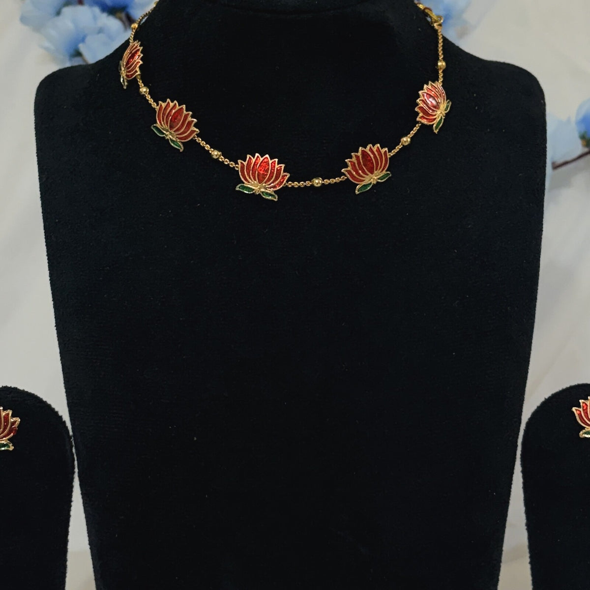 Lotus Lotus Necklace close-up detail