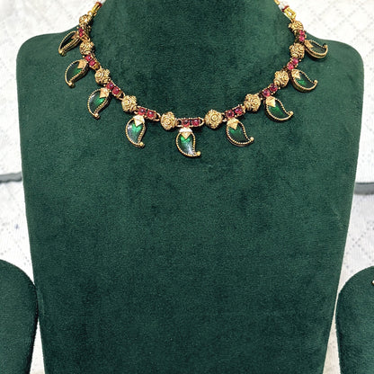 Mango Shaped Kathi Necklace close-up detail