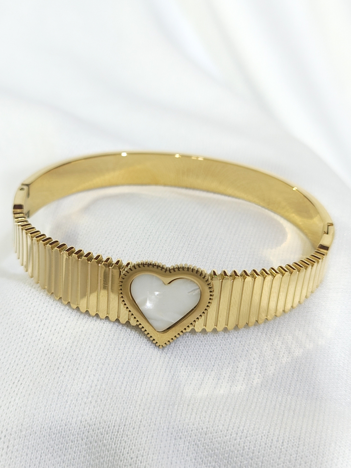 Anti Tarnish Gold Finish Heart Bracelet