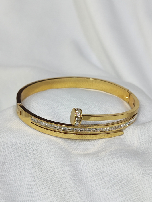Anti-tarnish gold nail head bracelet with sparkling stones
