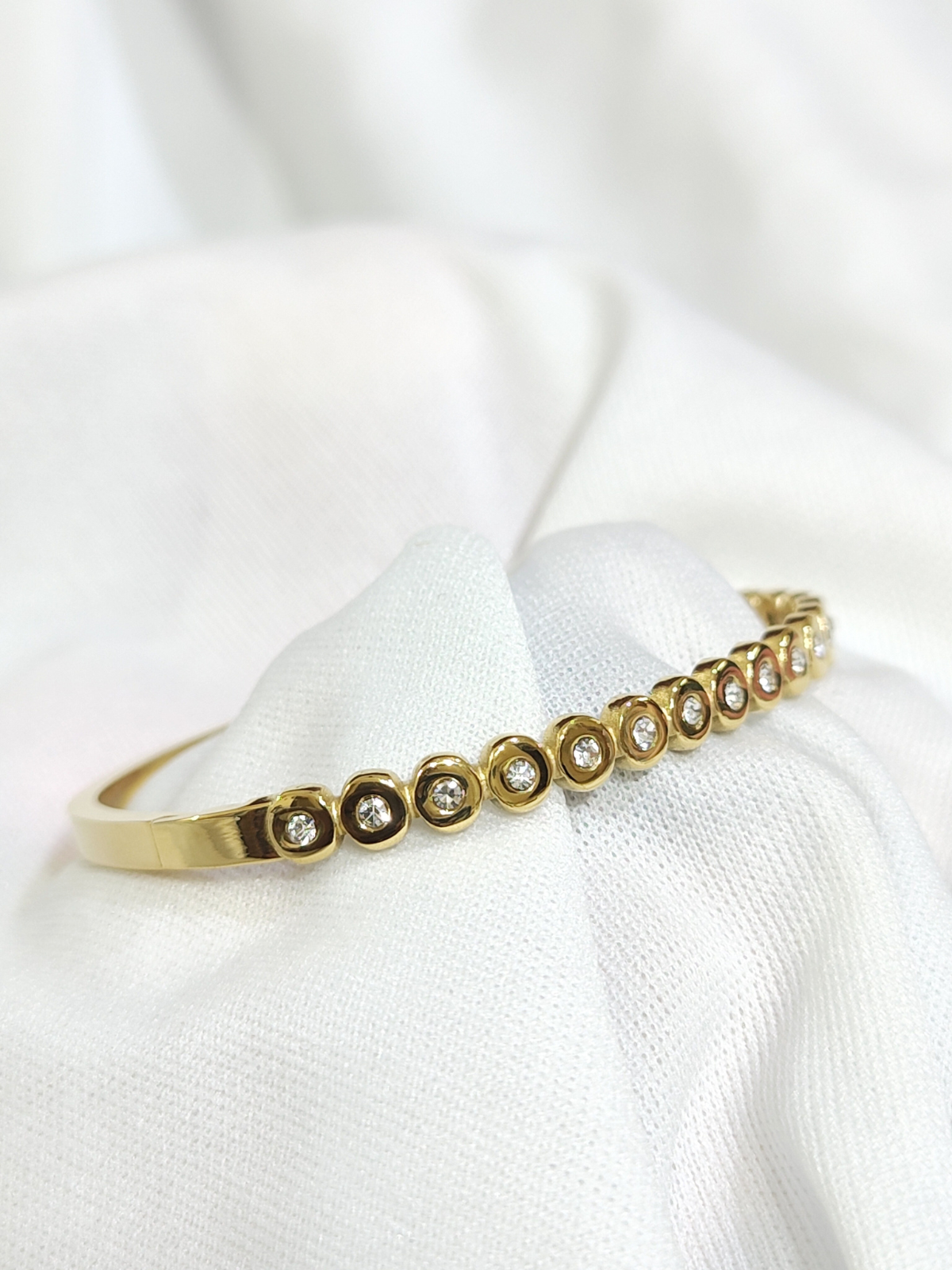 Anti Tarnish Crystal Stone Bracelet with Sparkling Stones for girls