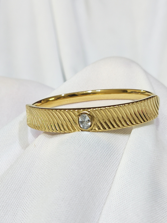 Anti tarnish gold-tone bracelet with textured design and stone for women