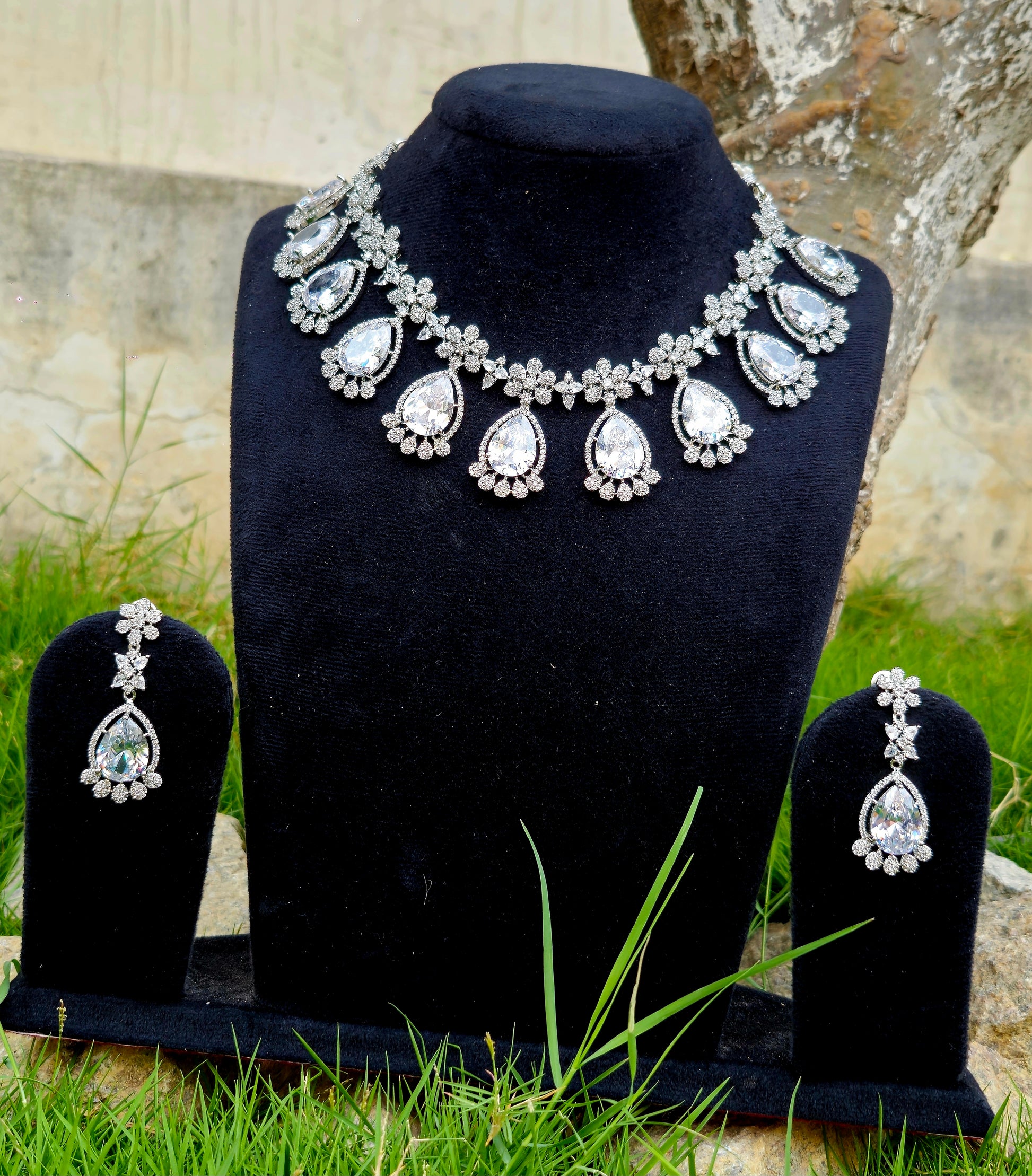 Brilliant Pear-Shaped American Diamond Teardrop Necklace Set