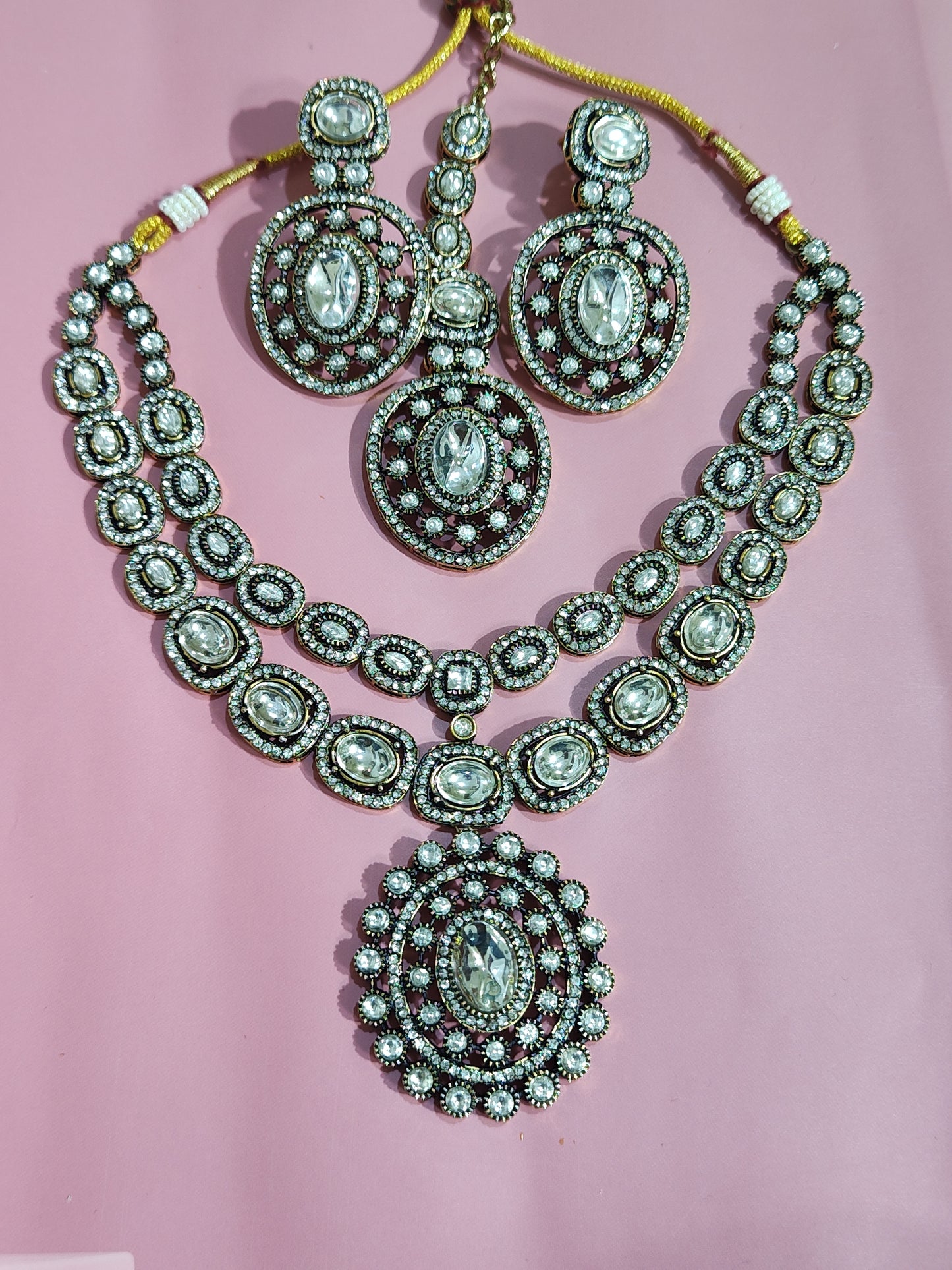 Double-Layer Premium Kundan Necklace Set with Statement Pendant, Earrings & Maang Tikka