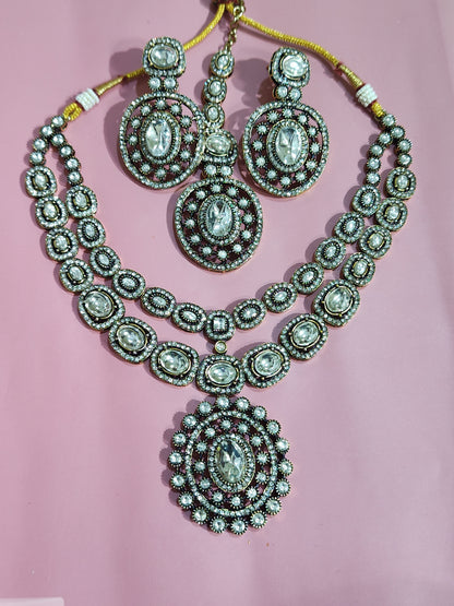 Double-Layer Premium Kundan Necklace Set with Statement Pendant, Earrings & Maang Tikka