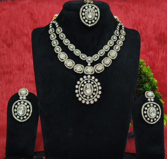 Double-Layer Premium Kundan Necklace Set with Statement Pendant, Earrings & Maang Tikka