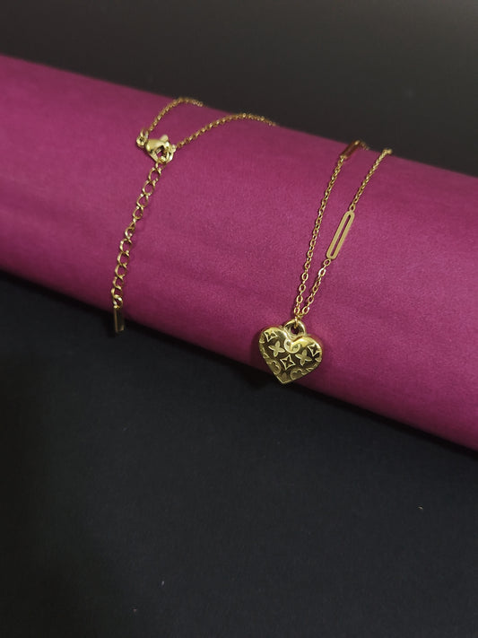Anti-Tarnish Heart Charm Necklace with Stylish Detailing
