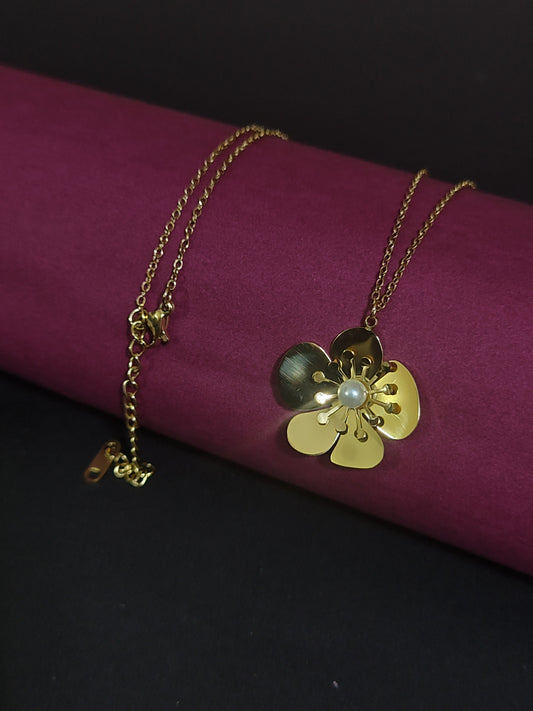 Anti-Tarnish Flower Necklace with Pearl Detail