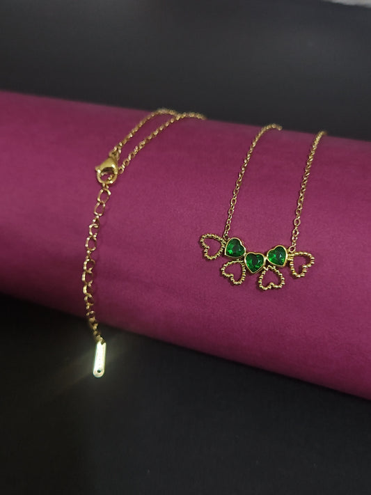 Gold-plated necklace with green heart stones and anti-tarnish chain