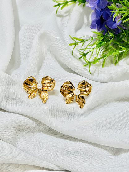 Anti-Tarnish Plated Floral Pearl Stud Earring