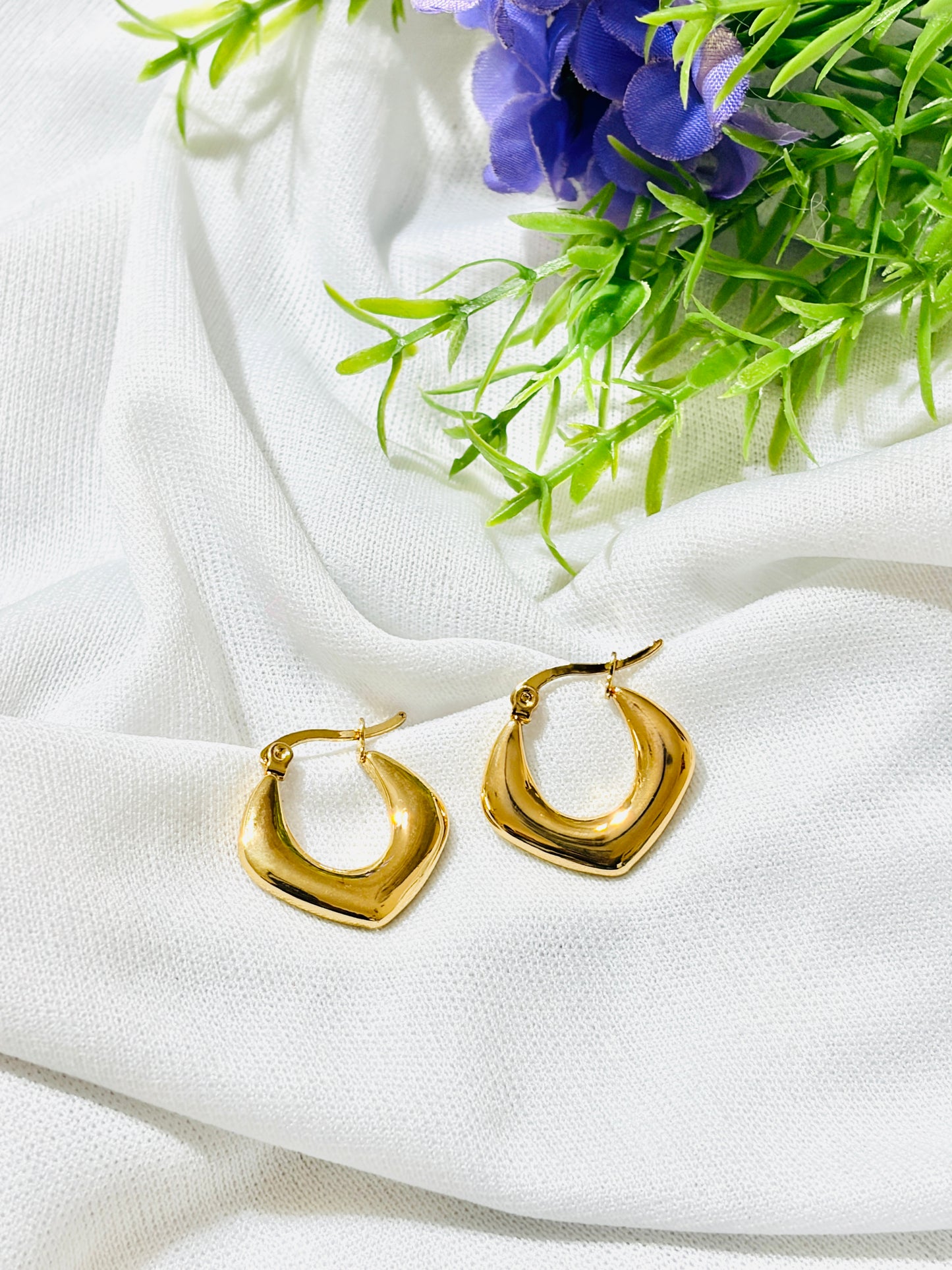 U Shaped Hoop Anti Tarnish Earings