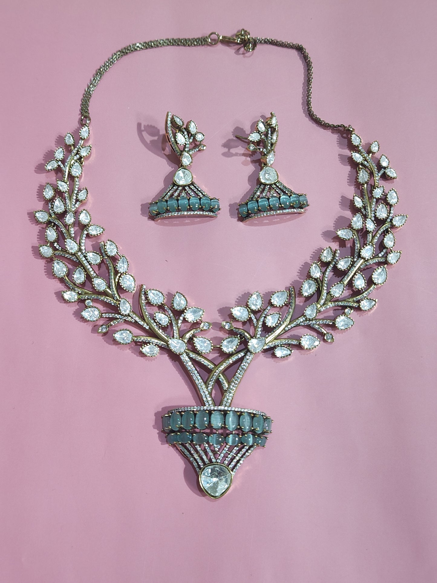 Pemium Pota Doublet Kundan Necklace Set with Leaf Design & Green Beads