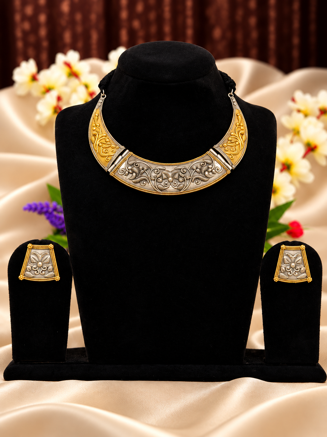 Oxidised silver replica two-tone engraved collar necklace set with matching earrings